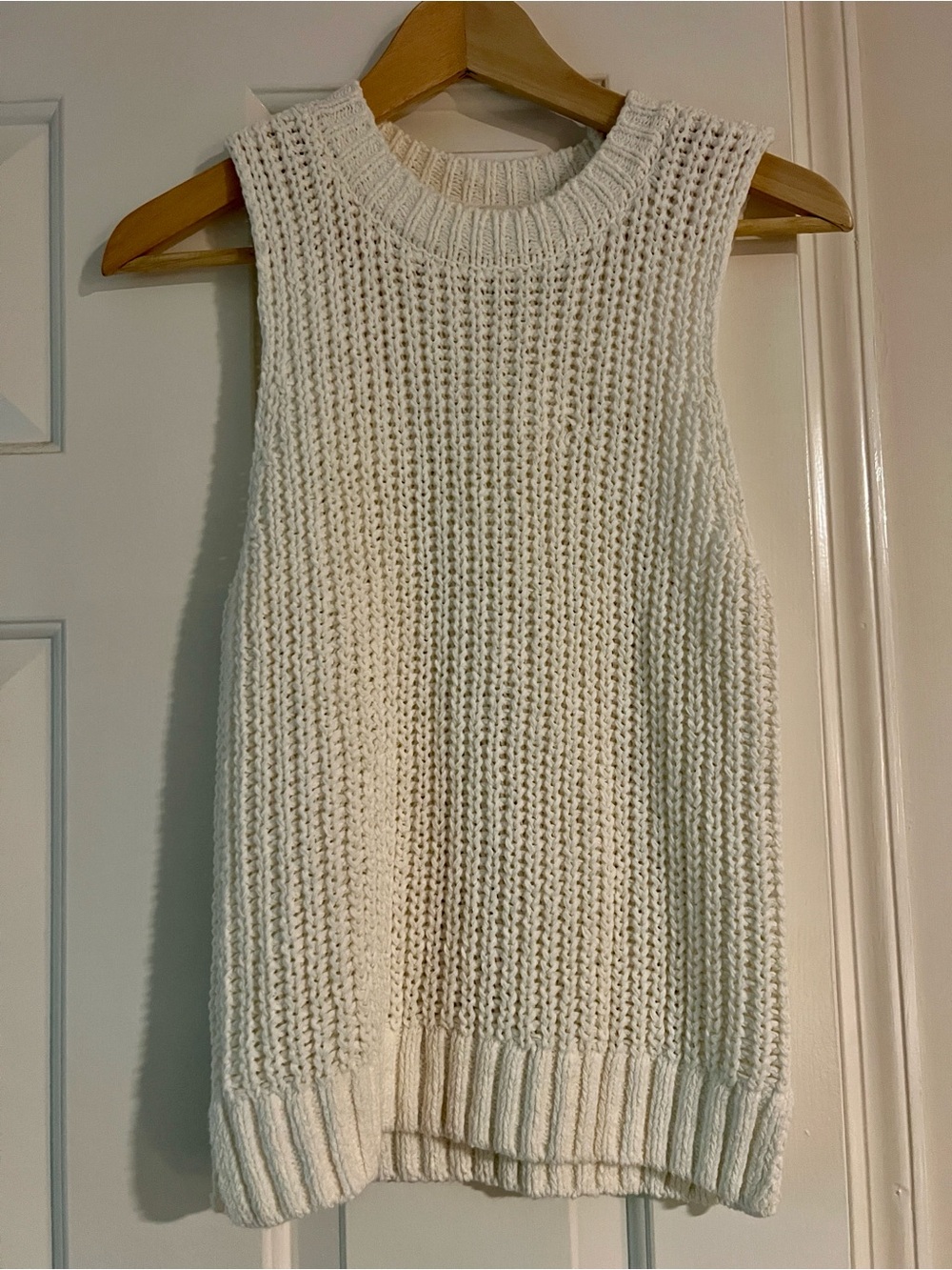 Abercrombie Sleeveless Knit Sweater Tank in Cream